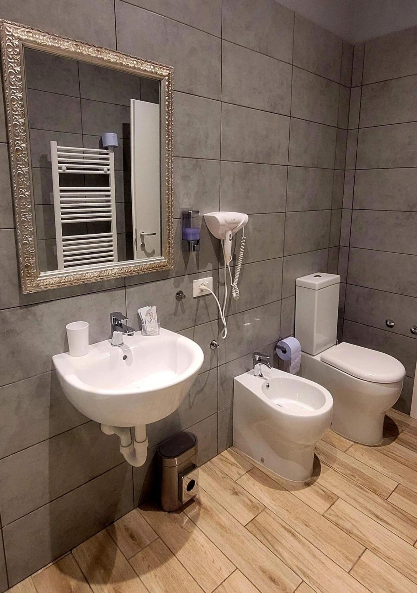 Al Binario Brescia Hotel Ngoại thất bức ảnh